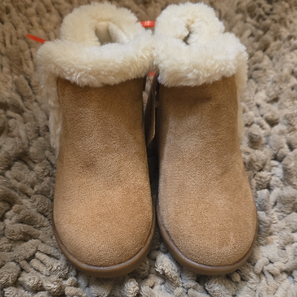 New Weestep Toddler Size 7 Tan Suede Ankle Boots with Cream Fur Lining